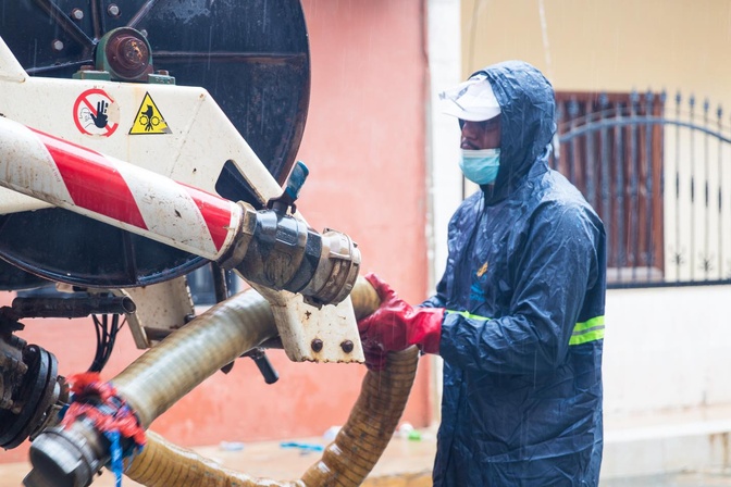 ONAS: Intervention malgré la pluie à l’Unité 8 des Parcelles Assainies