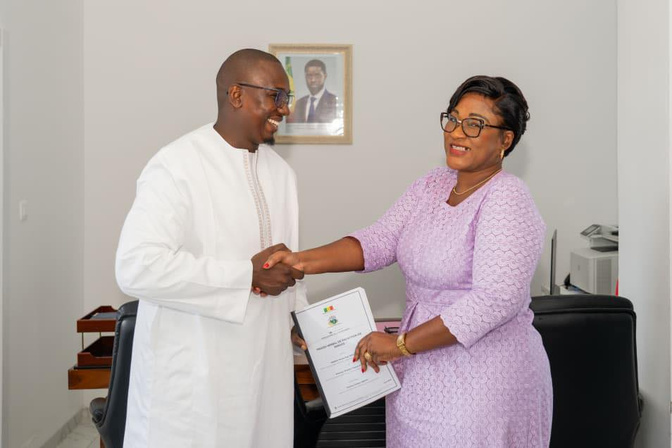 FONAMIF : passation de service entre Nicole Mansis et Amadou Tidiane Diallo