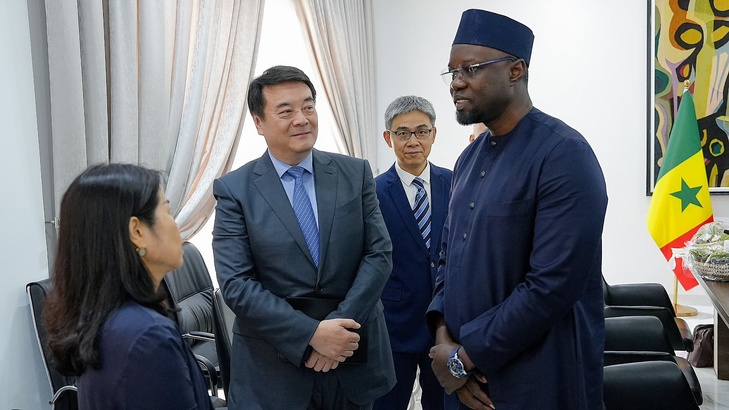 Photos : Premier ministre Ousmane SONKO a reçu l’Ambassadeur de la République populaire de Chine au Sénégal, S.E. M. Li Zhigang, ce samedi