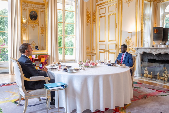 Partenariat Sénégal–France : un petit-déjeuner de travail ouvre la voie au prochain séminaire intergouvernemental