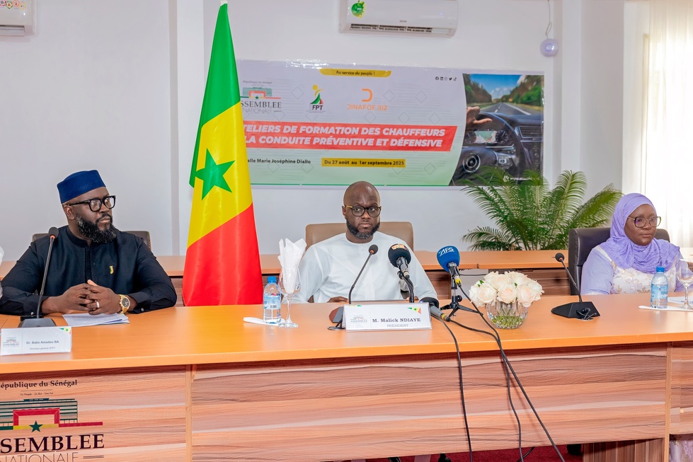 Former pour protéger : 80 chauffeurs de l’Assemblée nationale en formation de conduite défensive et préventive Former pour protéger : 80 chauffeurs de l’Assemblée nationale en formation de conduite défensive et préventive