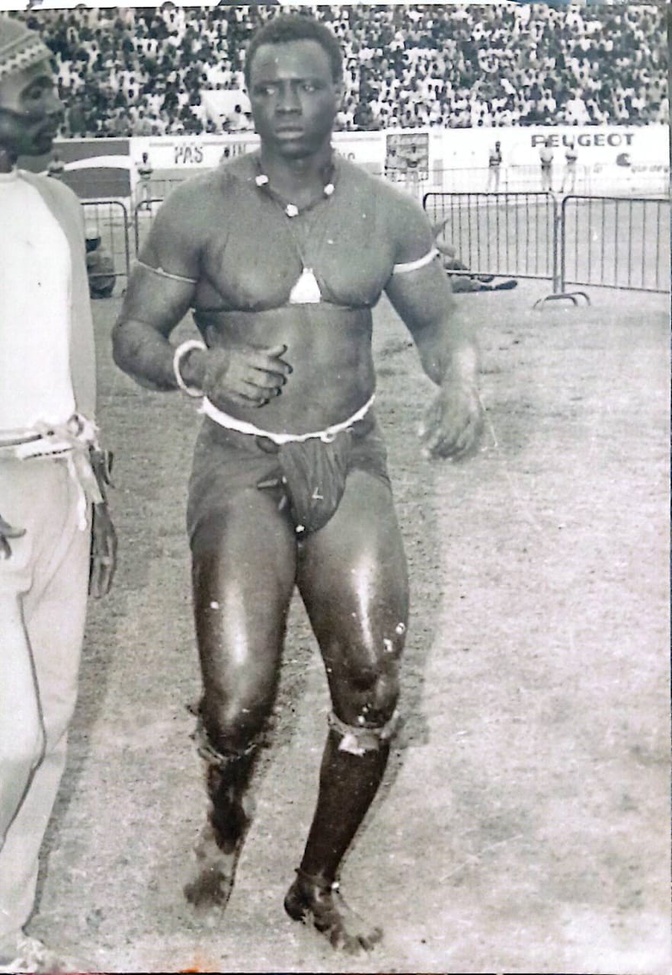 Hommage à Mohamed Ndiaye “ROBERT DIOUF”: La légende de la lutte tire sa révérence à 83 ans Hommage à Mohamed Ndiaye “ROBERT DIOUF”: La légende de la lutte tire sa révérence à 83 ans