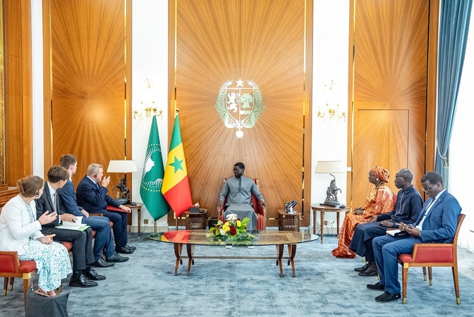 Bassirou Diomaye Faye reçoit Lord Collins : Le Royaume-Uni réaffirme son engagement aux côtés du Sénégal