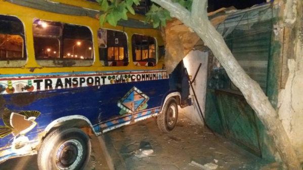 Patte d’Oie : Un apprenti car-rapide fonce sur une maman et sa fille... (Photos)
