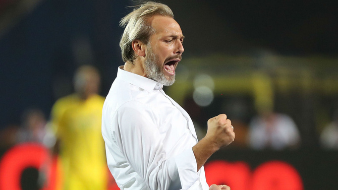 Éliminatoires Mondial 2026 : Confiant avant d’affronter le Sénégal, Desabre, le coach du Congo, mise sur le public et promet de « gêner les Lions »