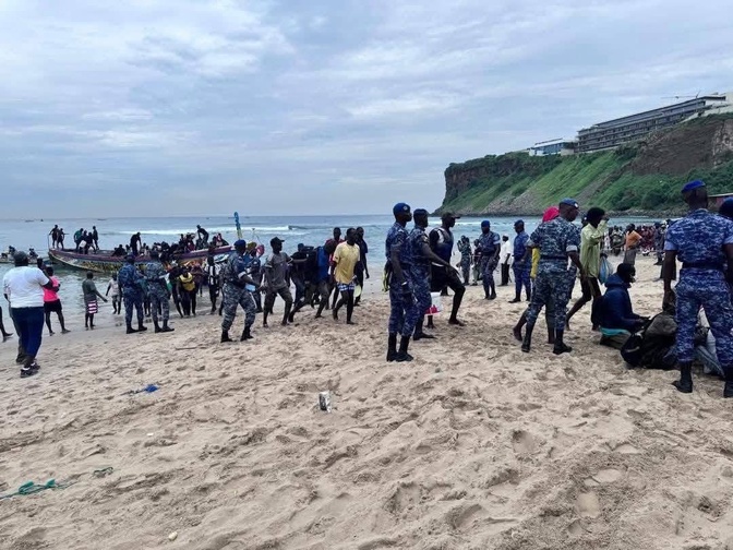 Ouakam : Une pirogue interceptée avec plus de 100 migrants à bord, par la Gendarmerie Ouakam : Une pirogue interceptée avec plus de 100 migrants à bord, par la Gendarmerie