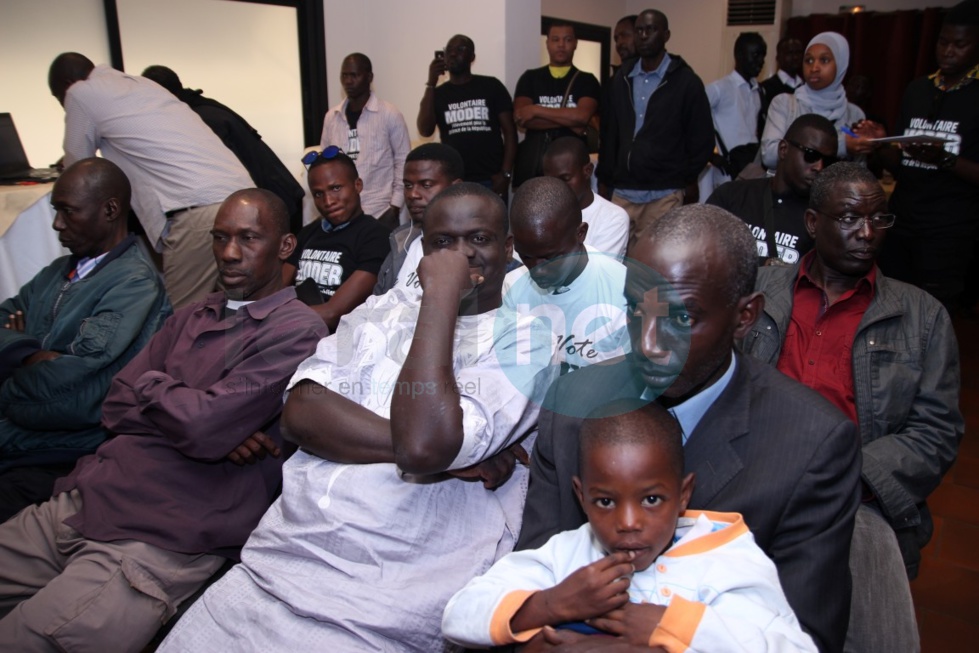 Photos- Souleymane Jules Diop réunit ses partisans pour une séances d'explications sur le référendum