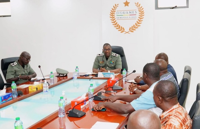 Douanes sénégalaises et burkinabés : vers un partenariat de formation et de partage d’expérience Douanes sénégalaises et burkinabés : vers un partenariat de formation et de partage d’expérience