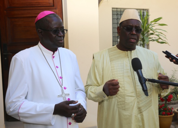 Référendum: En visite chez le chef de l'Eglise, Macky Sall lance un appel au "calme et à la non- violence"