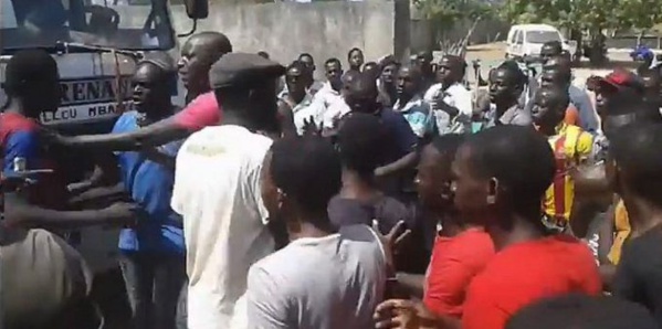 Mbacké : les partisans du Oui et ceux du NON se donnent en spectacle au centre de vote Cheikh Anta