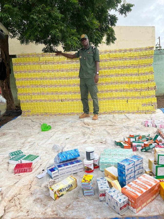 Douanes : Saisie de billets noirs à Dakar et de faux médicaments à Koungheul Douanes : Saisie de billets noirs à Dakar et de faux médicaments à Koungheul