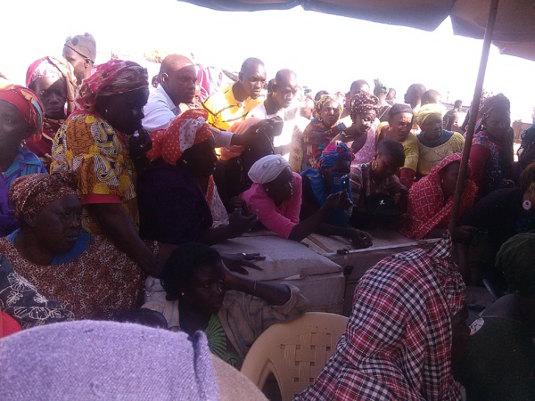 Photos - La Fondation Servir le Sénégal au chevet des femmes du quai de pêche de Yarakh