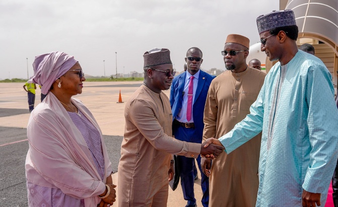 Forum Invest in Sénégal: Ousmane Sonko accueille le Premier ministre nigérien à Dakar Forum Invest in Sénégal: Ousmane Sonko accueille le Premier ministre nigérien à Dakar