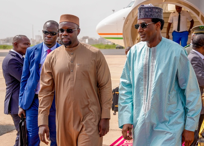 Forum Invest in Sénégal: Ousmane Sonko accueille le Premier ministre nigérien à Dakar Forum Invest in Sénégal: Ousmane Sonko accueille le Premier ministre nigérien à Dakar
