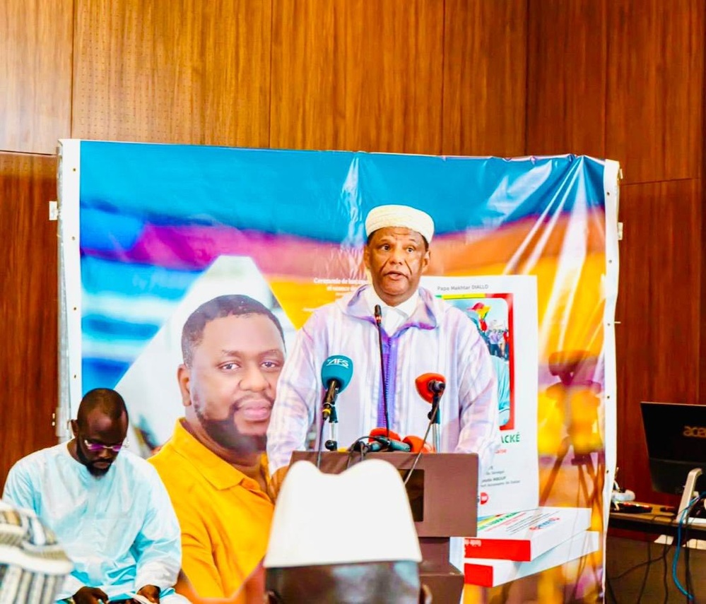 SEM Hassan Naciri assiste à la présentation du livre hommage à Serigne Abdou Mbacké