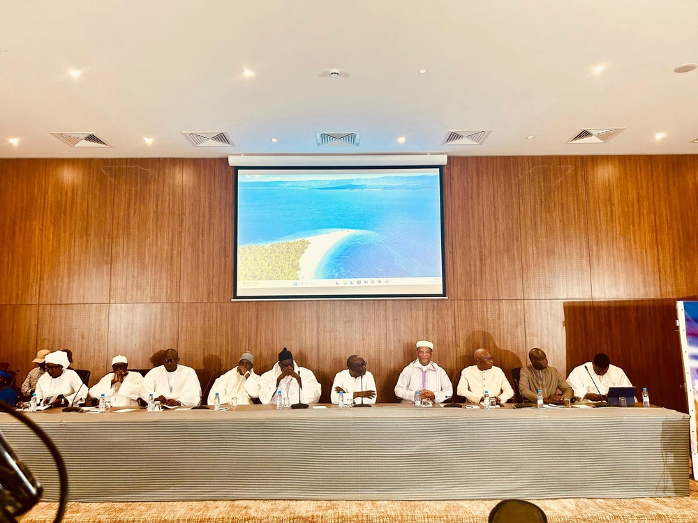 SEM Hassan Naciri assiste à la présentation du livre hommage à Serigne Abdou Mbacké