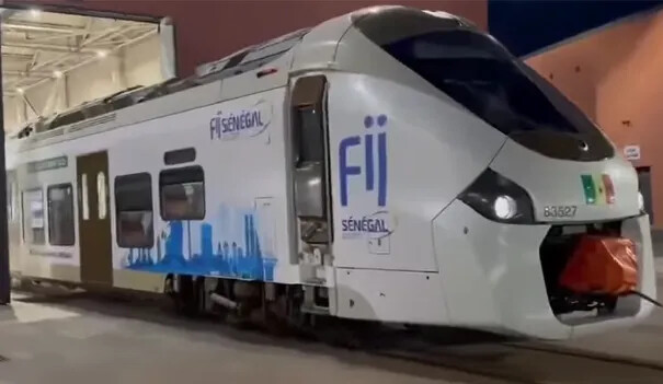 Forum Invest in Senegal : La SENTER met le TER aux couleurs de l’événement, une rame décorée aux couleurs de l’événement