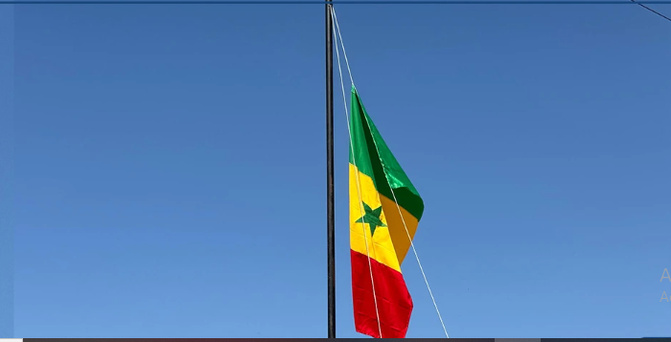 Rosso : La Police et les élèves unis autour du drapeau national