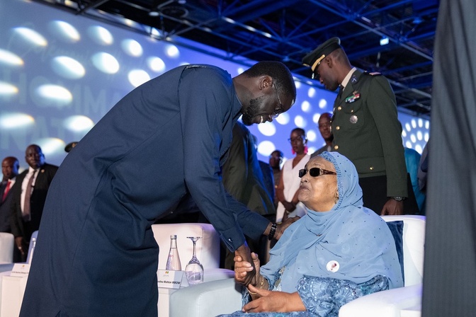 Hommage national au Pr Amadou Mahtar Mbow :  président Bassirou Diomaye Faye magnifie  un patriote du savoir et de la dignité