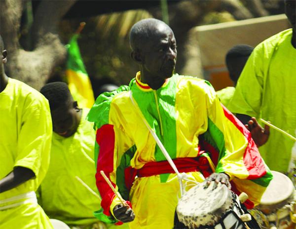 1er défilé du 04 avril sans le Grand Tambour Major depuis 1985: Les majorettes de Kennedy pleurent leur grand-père, Doudou Ndiaye Coumba Rose