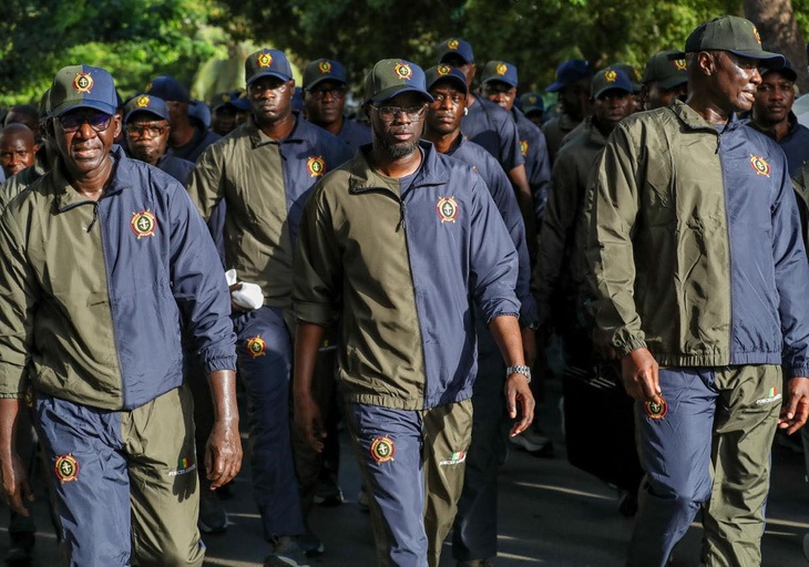 Photos / Au rythme des pas et sous le drapeau national : le Président Bassirou Diomaye Faye et les Forces armées ont célébré une matinée de cohésion et de résilience Photos / Au rythme des pas et sous le drapeau national : le Président Bassirou Diomaye Faye et les Forces armées ont célébré une matinée de cohésion et de résilience