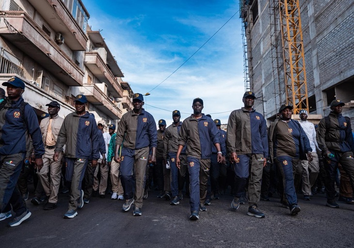 Photos / Au rythme des pas et sous le drapeau national : le Président Bassirou Diomaye Faye et les Forces armées ont célébré une matinée de cohésion et de résilience Photos / Au rythme des pas et sous le drapeau national : le Président Bassirou Diomaye Faye et les Forces armées ont célébré une matinée de cohésion et de résilience