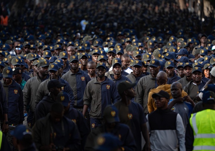 Photos / Au rythme des pas et sous le drapeau national : le Président Bassirou Diomaye Faye et les Forces armées ont célébré une matinée de cohésion et de résilience