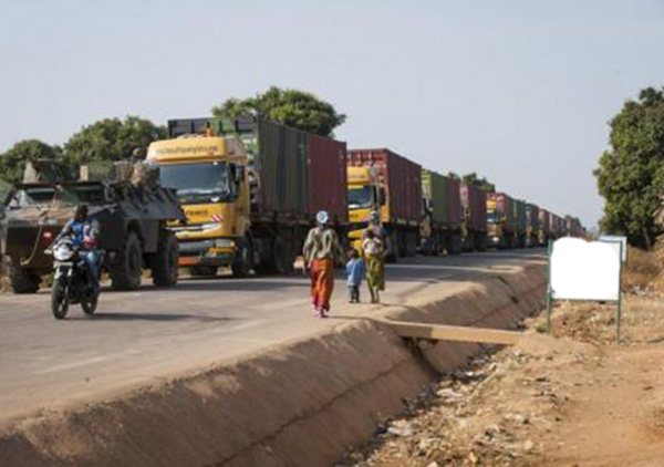 Au moins 24 camions sénégalais bloqués à la frontière sénégalo-gambienne