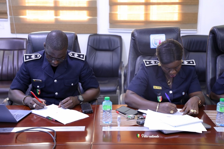 Photos : L’Inspecteur Général de Police Mame Seydou NDOUR, DG de la Police nationale a reçu en audience, Son Excellence M. LI ZHIGANG, Ambassadeur de la République populaire de Chine, ce mercredi Photos : L’Inspecteur Général de Police Mame Seydou NDOUR, DG de la Police nationale a reçu en audience, Son Excellence M. LI ZHIGANG, Ambassadeur de la République populaire de Chine, ce mercredi