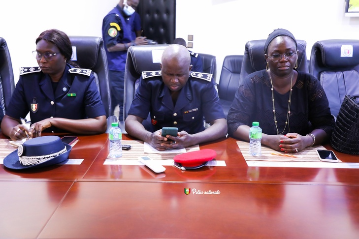 Photos : L’Inspecteur Général de Police Mame Seydou NDOUR, DG de la Police nationale a reçu en audience, Son Excellence M. LI ZHIGANG, Ambassadeur de la République populaire de Chine, ce mercredi Photos : L’Inspecteur Général de Police Mame Seydou NDOUR, DG de la Police nationale a reçu en audience, Son Excellence M. LI ZHIGANG, Ambassadeur de la République populaire de Chine, ce mercredi