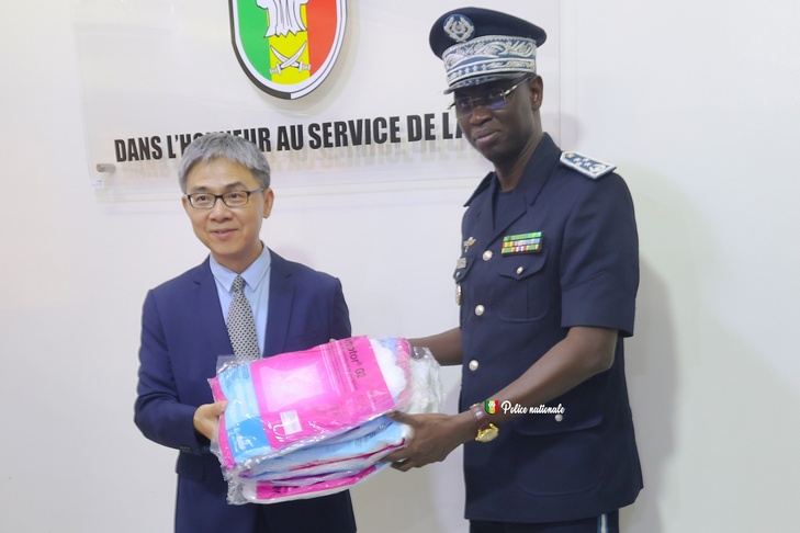 Photos : L’Inspecteur Général de Police Mame Seydou NDOUR, DG de la Police nationale a reçu en audience, Son Excellence M. LI ZHIGANG, Ambassadeur de la République populaire de Chine, ce mercredi