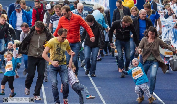 Ces enfants arrivent en pleurs à la ligne d’arrivée. Car ce que font leurs parents est scandaleux!