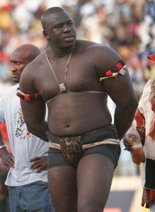 Vidéo-Yakhya Diop Yékini se fait le porte-parole des lutteurs pour remercier Macky Sall…