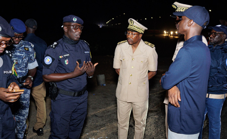 Photos : Ministre de l’Intérieur et de la Sécurité publique, présent à une opération de sécurisation combinée Police- Gendarmerie à Dakar, ce week-end Photos : Ministre de l’Intérieur et de la Sécurité publique, présent à une opération de sécurisation combinée Police- Gendarmerie à Dakar, ce week-end