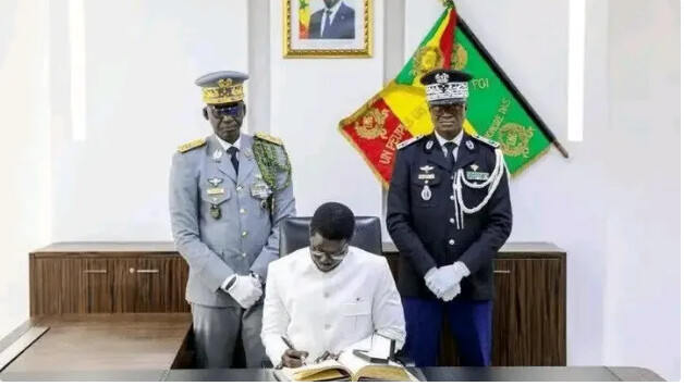 Décret présidentiel : Le président Bassirou Diomaye Faye se renforce avec le Colonel Birane Niang