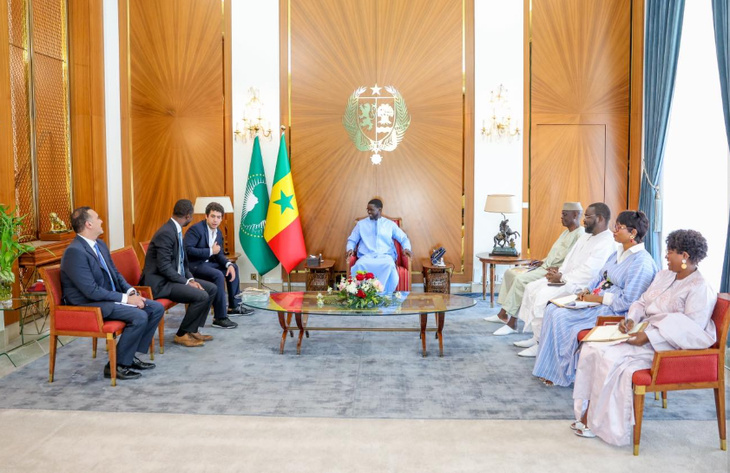 Photos/ Palais présidentiel : Le Président de la République, Bassirou Diomaye Faye a reçu M. Naguib Sawiris, Président du Groupe Orascom, ce vendredi Photos/ Palais présidentiel : Le Président de la République, Bassirou Diomaye Faye a reçu M. Naguib Sawiris, Président du Groupe Orascom, ce vendredi
