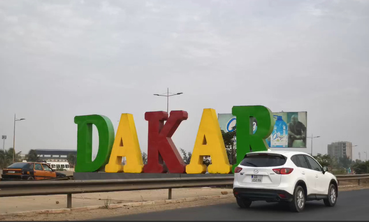Jeux Olympiques de la Jeunesse 2026/ En hommage à l'hospitalité sénégalaise : Alhassane Ndiaye, artiste sénégalais offre son œuvre monumentale d'art à Abass Fall, Maire de la Ville de Dakar