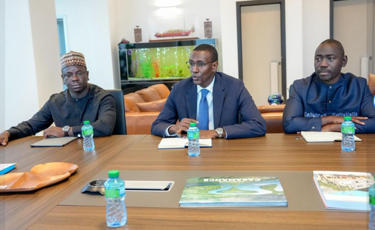 Photos : Le Premier ministre Ousmane SONKO a reçu une délégation sierra-léonaise conduite par M. Edmond NONIE, ministre délégué à l’Énergie, ce mardi