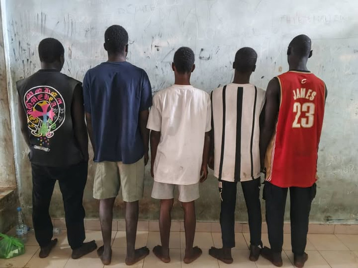 Téléphone volé : Cinq arrestations à la Cité Mixta, après le retrait de 500 000 FCfa sur Wave