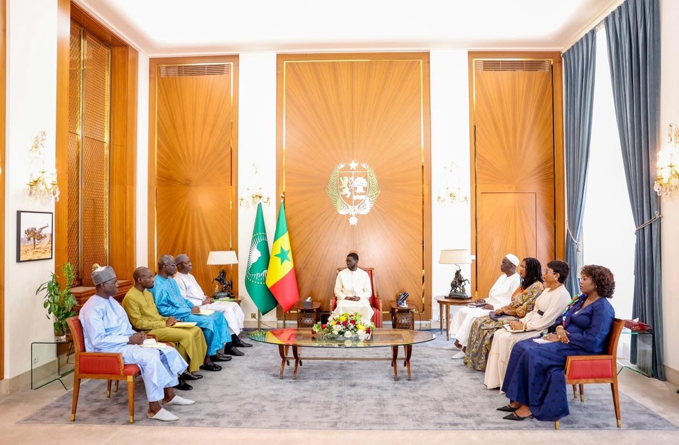 Préparation des JOJ Dakar 2026 : Le Président Faye reçoit Abass Fall et son équipe Préparation des JOJ Dakar 2026 : Le Président Faye reçoit Abass Fall et son équipe