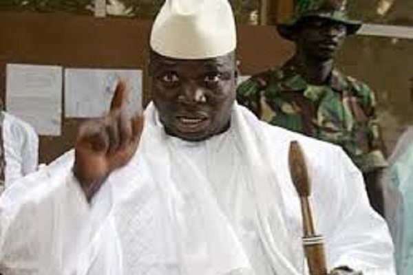 Gambie : Yaya Jammeh interdit les appels téléphoniques gratuits la nuit