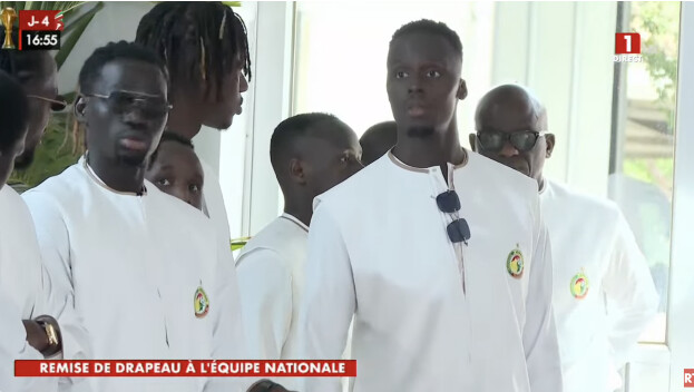 Palais : Le Président Bassirou Diomaye Faye remet le drapeau aux "Lions" pour la CAN 2025