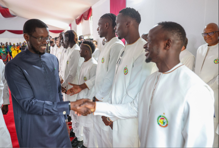 Photos/ Palais de la République : Le Président de la République, Bassirou Diomaye Faye, a procédé à la remise officielle du drapeau national à nos vaillants Lions, cet après-midi Photos/ Palais de la République : Le Président de la République, Bassirou Diomaye Faye, a procédé à la remise officielle du drapeau national à nos vaillants Lions, cet après-midi