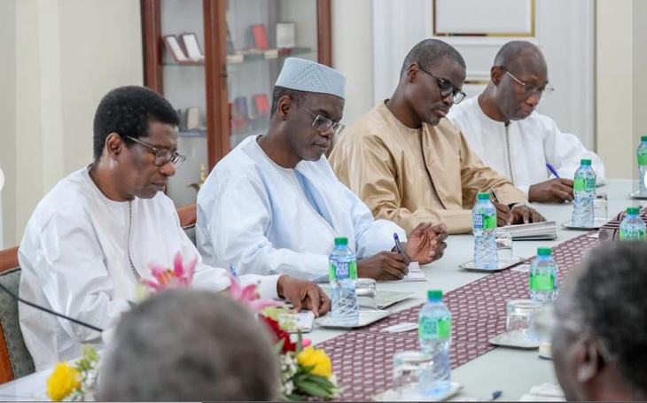 Port de Ndayane : L'occupation des terres du chantier stratégique, au cœur de l’audience entre le Président Bassirou Diomaye Faye et le collectif des notables de la Commune de Yenne Port de Ndayane : L'occupation des terres du chantier stratégique, au cœur de l’audience entre le Président Bassirou Diomaye Faye et le collectif des notables de la Commune de Yenne