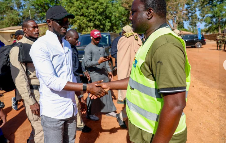 Photos : Le Président Bassirou Diomaye Faye a procédé au lancement officiel du projet d’aménagement et de bitumage de la route Sandiniéry – Tanaff Photos : Le Président Bassirou Diomaye Faye a procédé au lancement officiel du projet d’aménagement et de bitumage de la route Sandiniéry – Tanaff