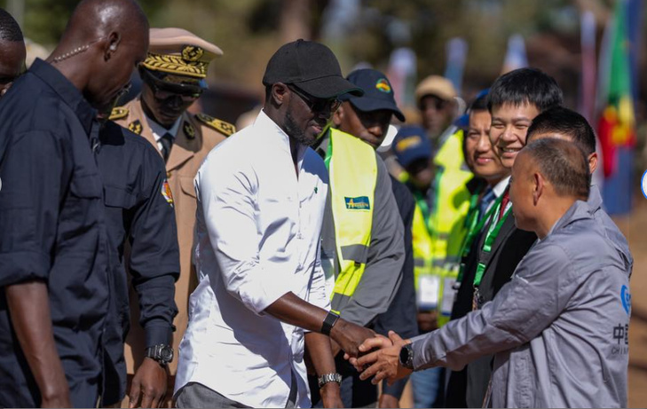 Photos : Le Président Bassirou Diomaye Faye a procédé au lancement officiel du projet d’aménagement et de bitumage de la route Sandiniéry – Tanaff Photos : Le Président Bassirou Diomaye Faye a procédé au lancement officiel du projet d’aménagement et de bitumage de la route Sandiniéry – Tanaff
