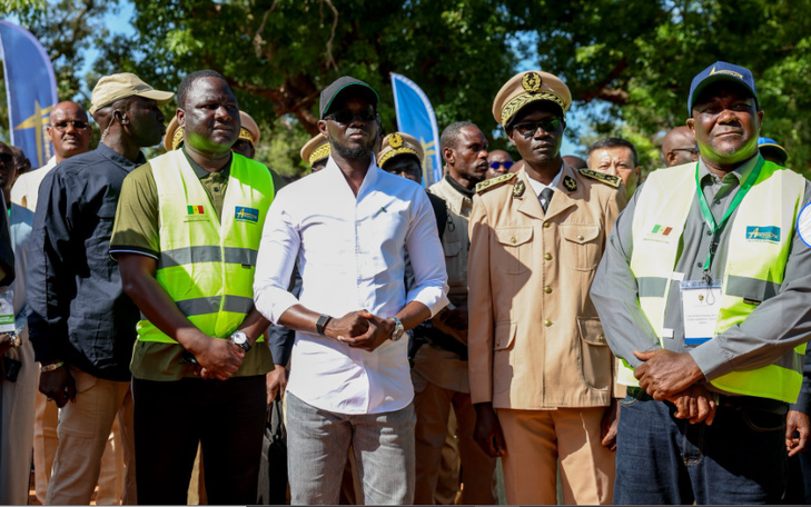Photos : Le Président Bassirou Diomaye Faye a procédé au lancement officiel du projet d’aménagement et de bitumage de la route Sandiniéry – Tanaff Photos : Le Président Bassirou Diomaye Faye a procédé au lancement officiel du projet d’aménagement et de bitumage de la route Sandiniéry – Tanaff