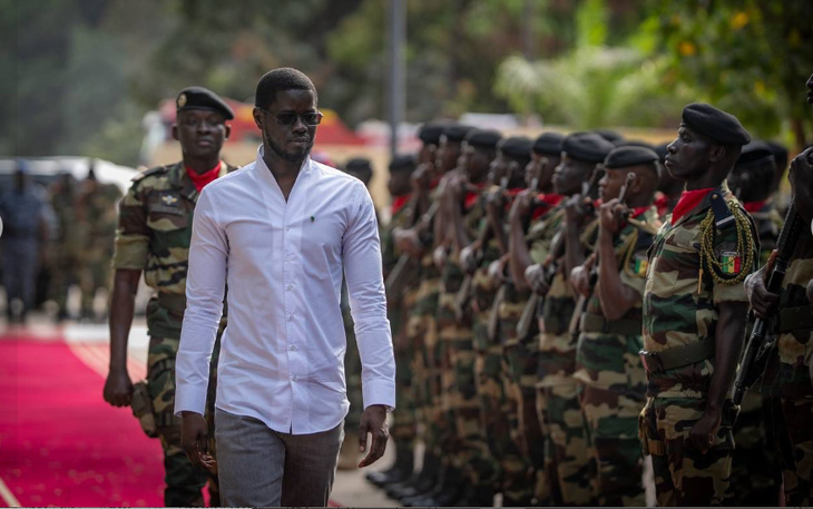 Photos : Le président de la République a effectué une visite à la Zone militaire N°5, marquant la deuxième étape de sa journée