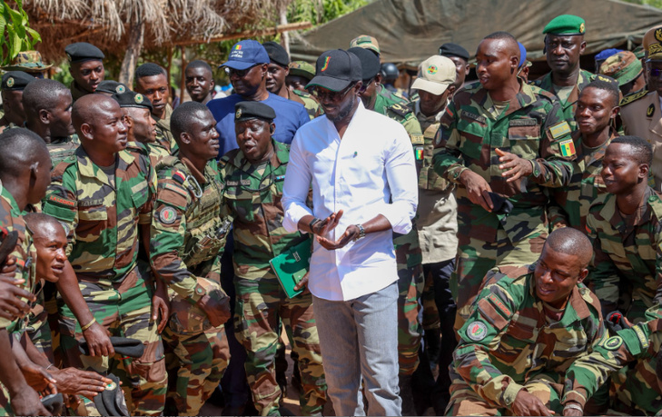 Photos : Le président de la République a effectué une visite à la Zone militaire N°5, marquant la deuxième étape de sa journée Photos : Le président de la République a effectué une visite à la Zone militaire N°5, marquant la deuxième étape de sa journée