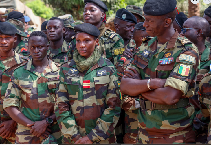 Photos : Le président de la République a effectué une visite à la Zone militaire N°5, marquant la deuxième étape de sa journée